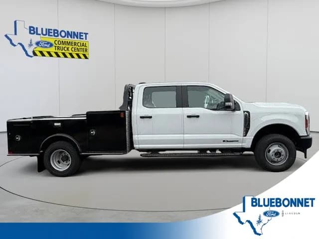 2026 Ford F-350 Crew Cab - Flatbed