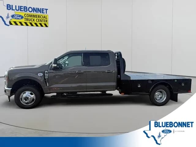 2026 Ford F-350 Crew Cab - Flatbed