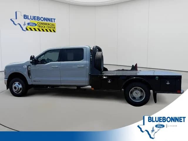 2026 Ford F-350 Crew Cab - Flatbed