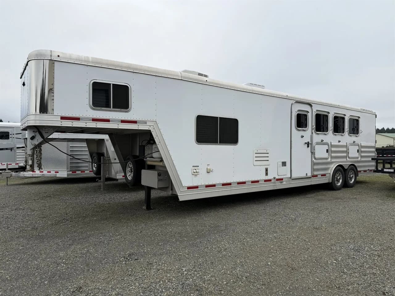 2016 Featherlite 4-Horse w/11' Living Quarters