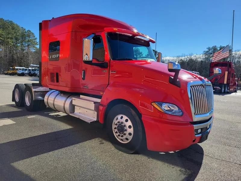 2018 International LT Series - Sleeper