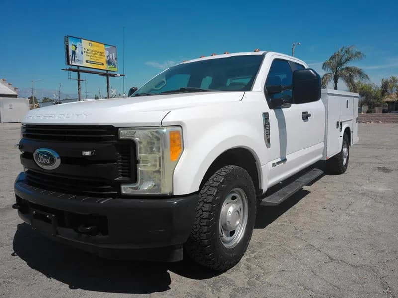 2017 Ford F350 - Bucket