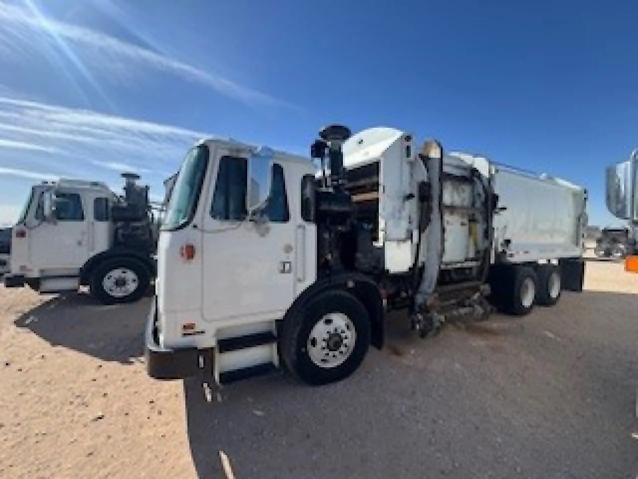 2016 Autocar XPEDITOR Side Loader Garbage Truck - Garbage