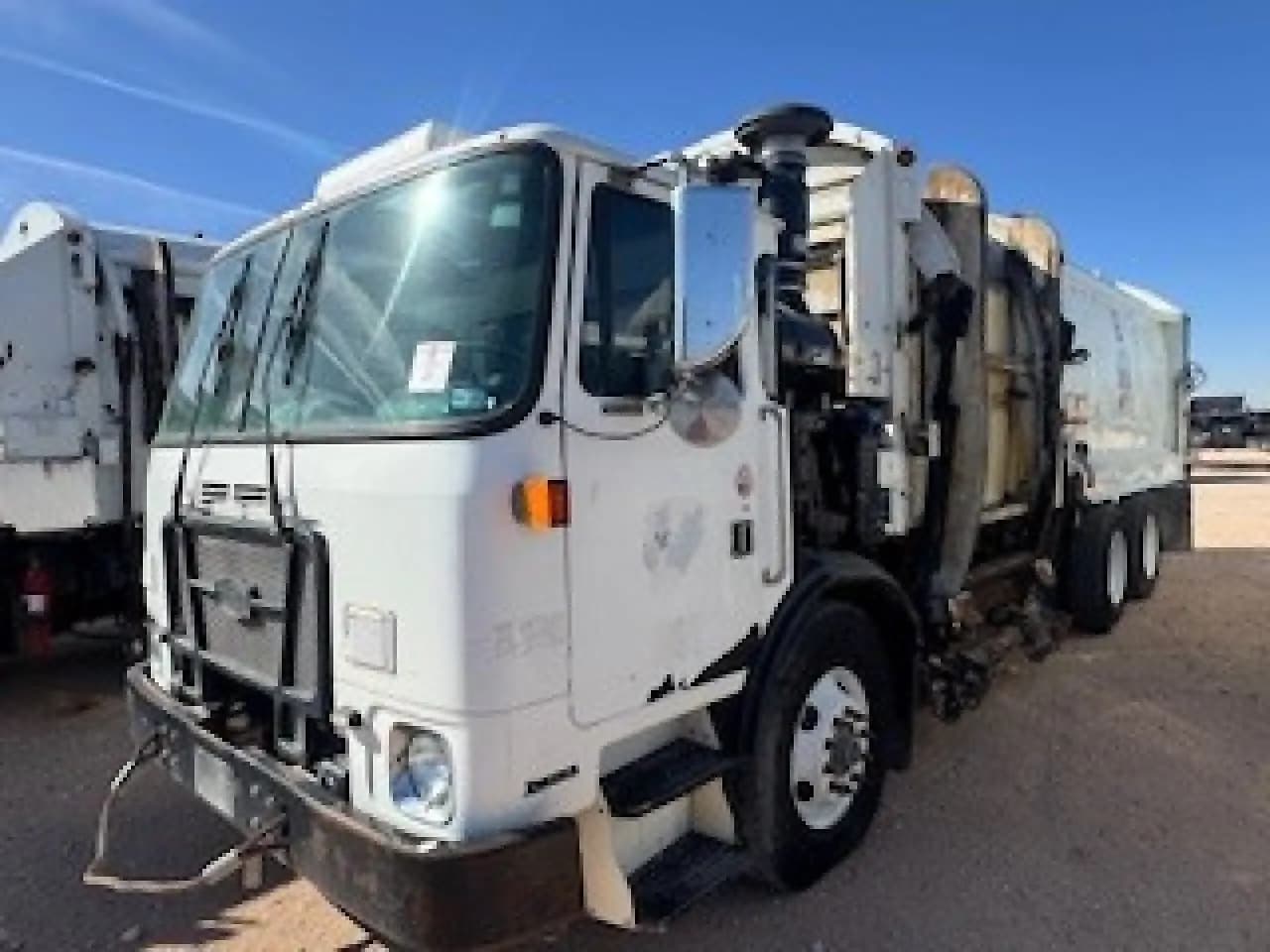 2014 Autocar XPEDITOR Side Loader - Garbage