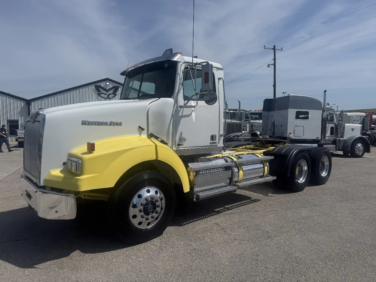 2015 Western Star 4900SA - Day Cab
