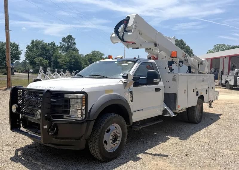 2019 Ford F550 - Bucket