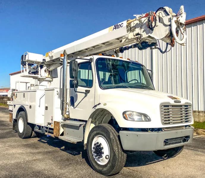 2018 Freightliner M2 106 - Crane