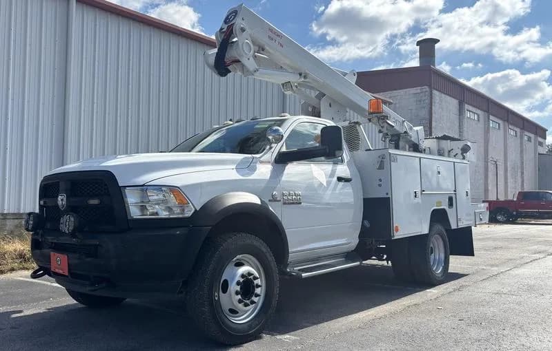 2017 Ram 5500 / ETI ETC37IH - - Bucket