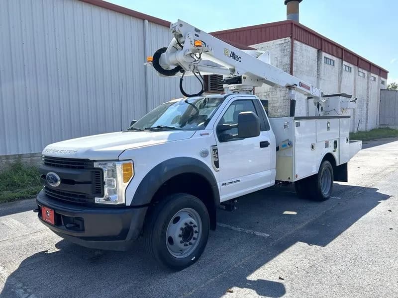 2017 Ford F550 / Altec AT 237 - - Bucket