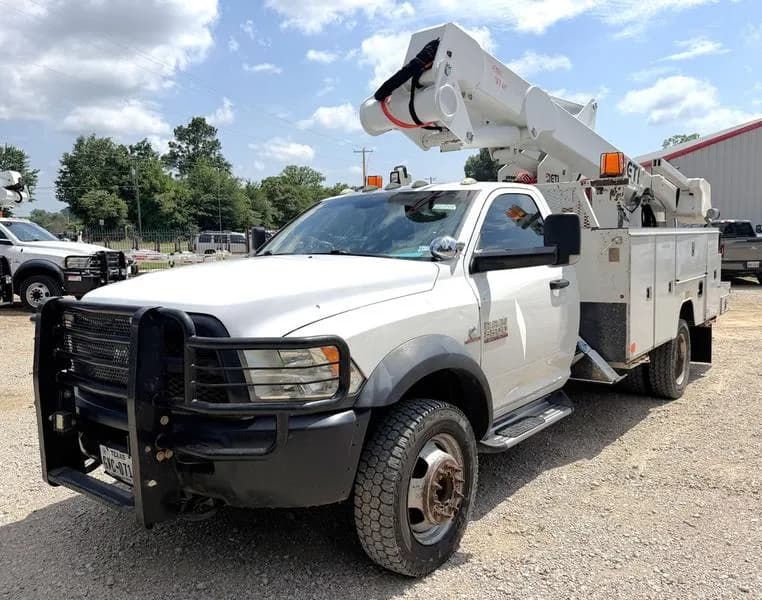 2016 Ram 5500 - Bucket