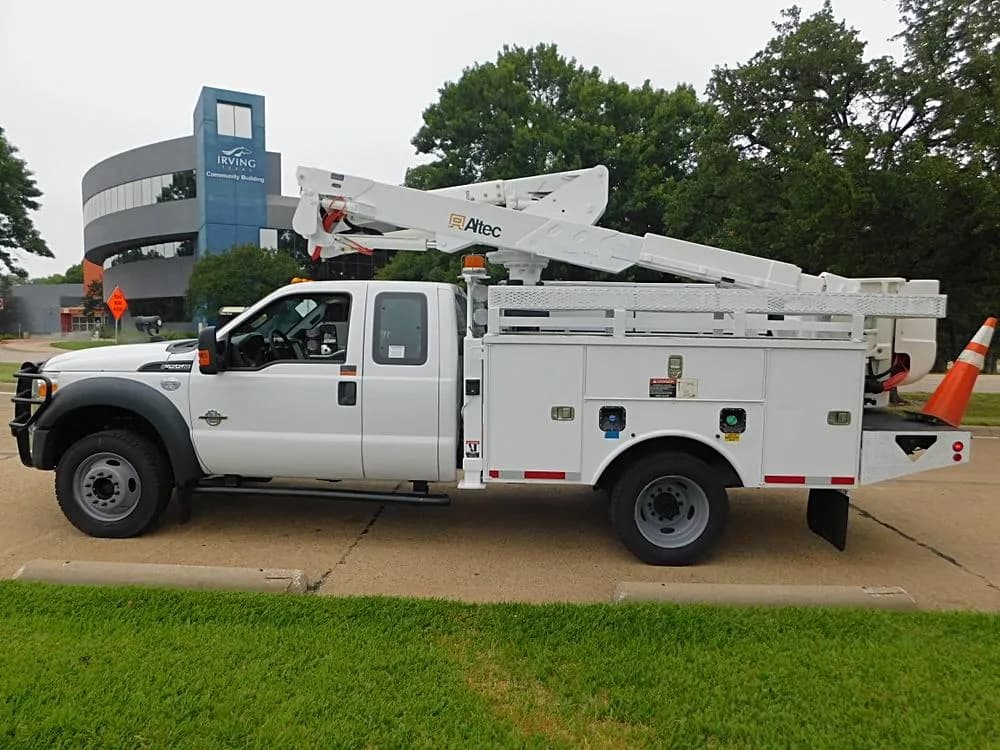 2016 Ford F-550 - Bucket