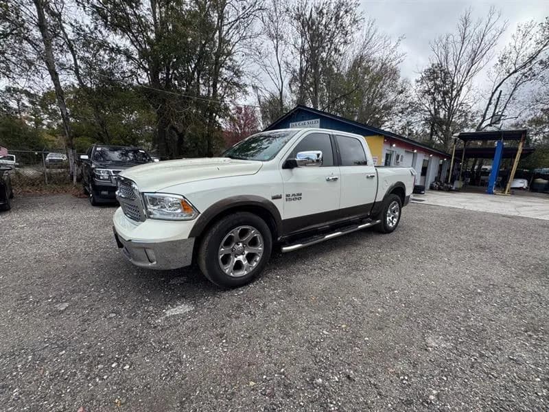2017 Ram 1500 Laramie Crew Cab SWB - Pickup