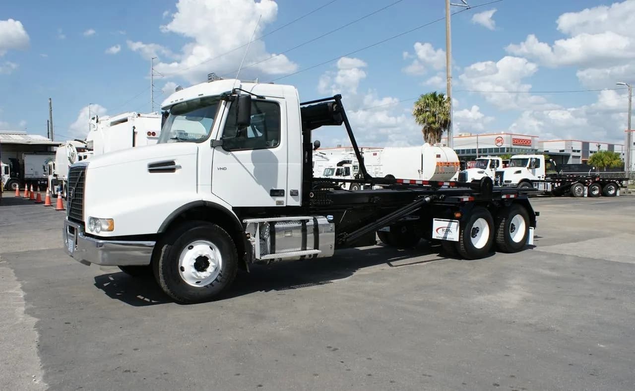 2020 Volvo VHD64 - Garbage