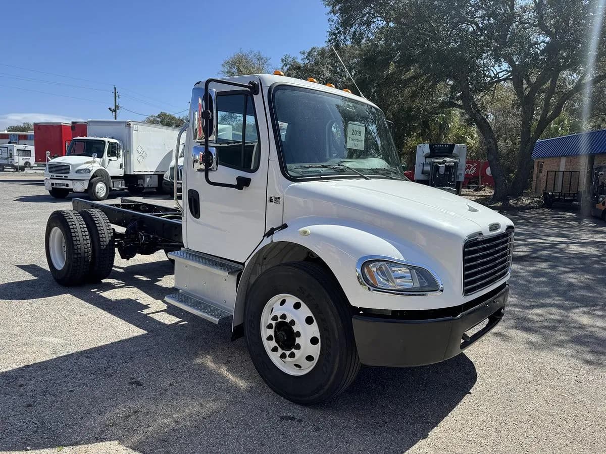 2019 Freightliner M2 106 - Chassis