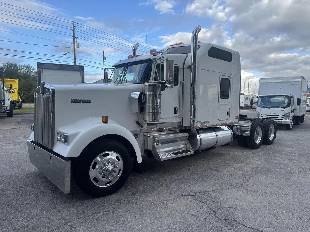 2007 Kenworth W900L - Sleeper