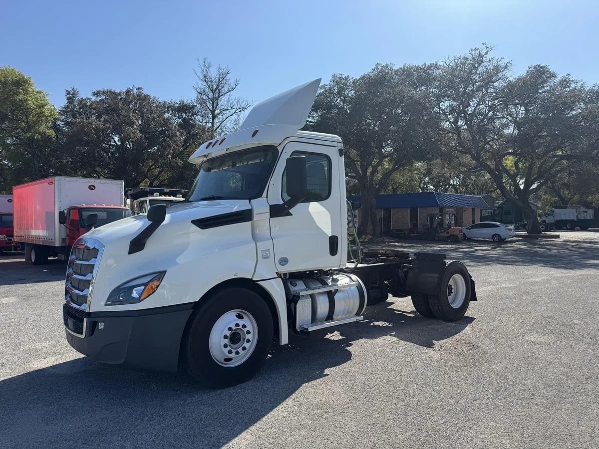 2018 Freightliner Cascadia - Sleeper