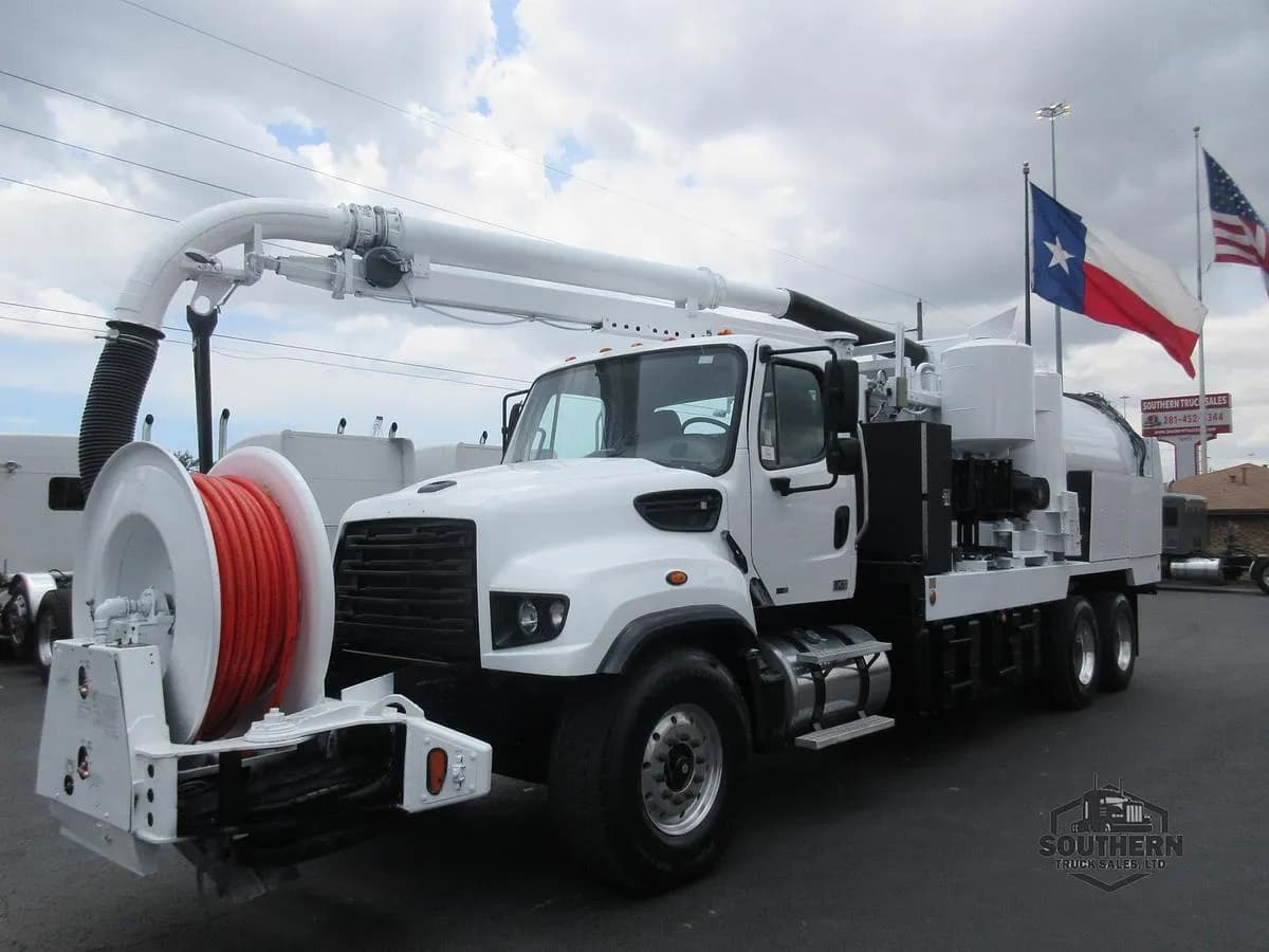 2015 Freightliner 114SD - Flatbed