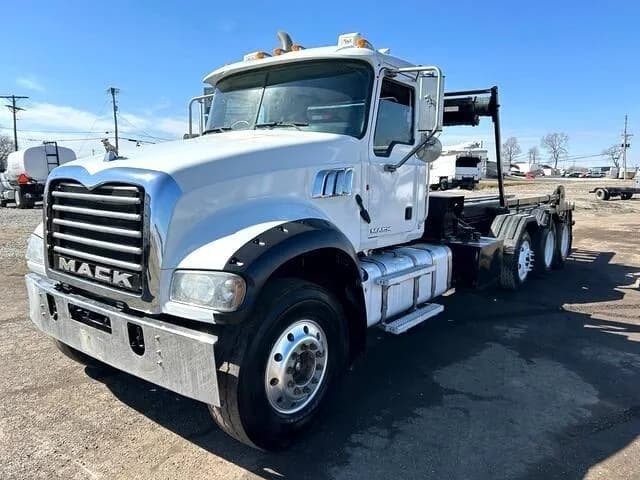 2013 Mack GU713