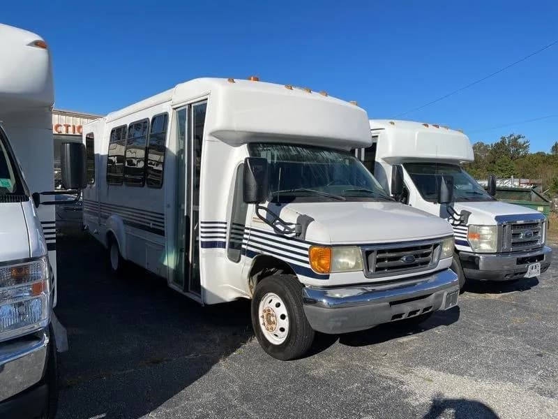 2006 Ford E-450 Shuttle Bus - Shuttle Bus