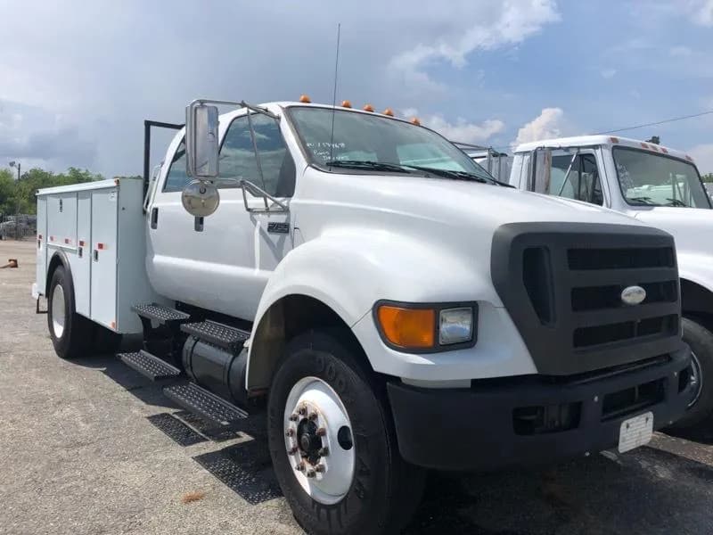 2010 Ford F-750 Crew Cab - Pickup