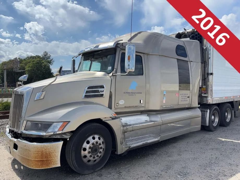 2016 Western Star 5700XE Commercial Freight - Sleeper