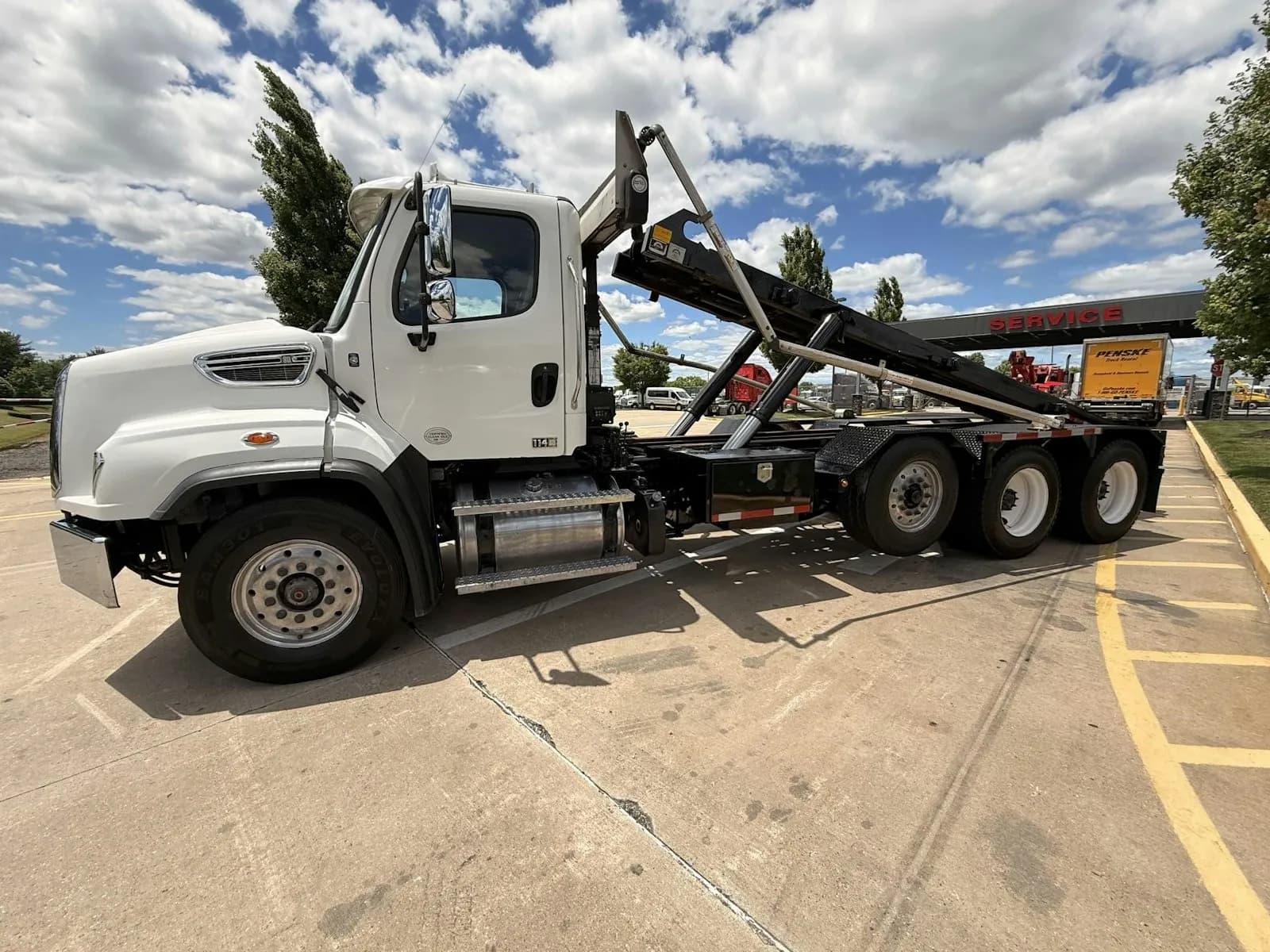 2020 Freightliner 114SD