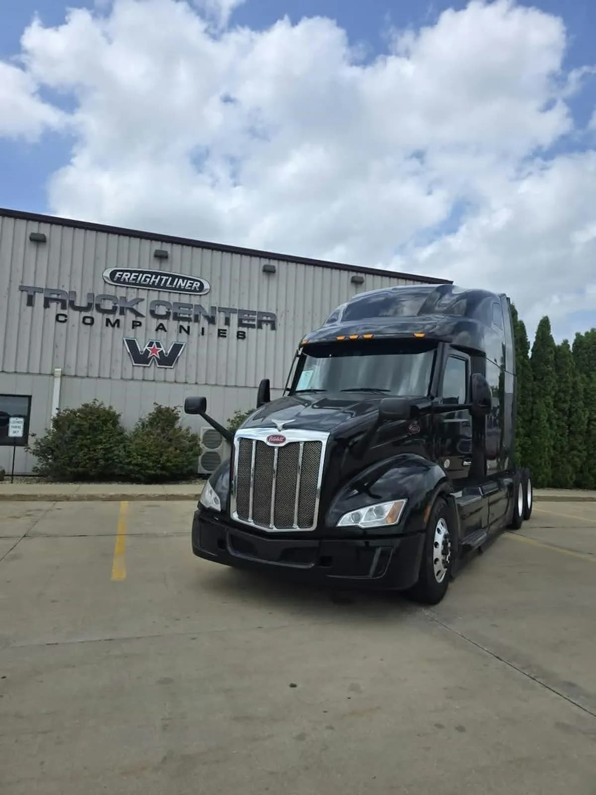 2023 Peterbilt 579