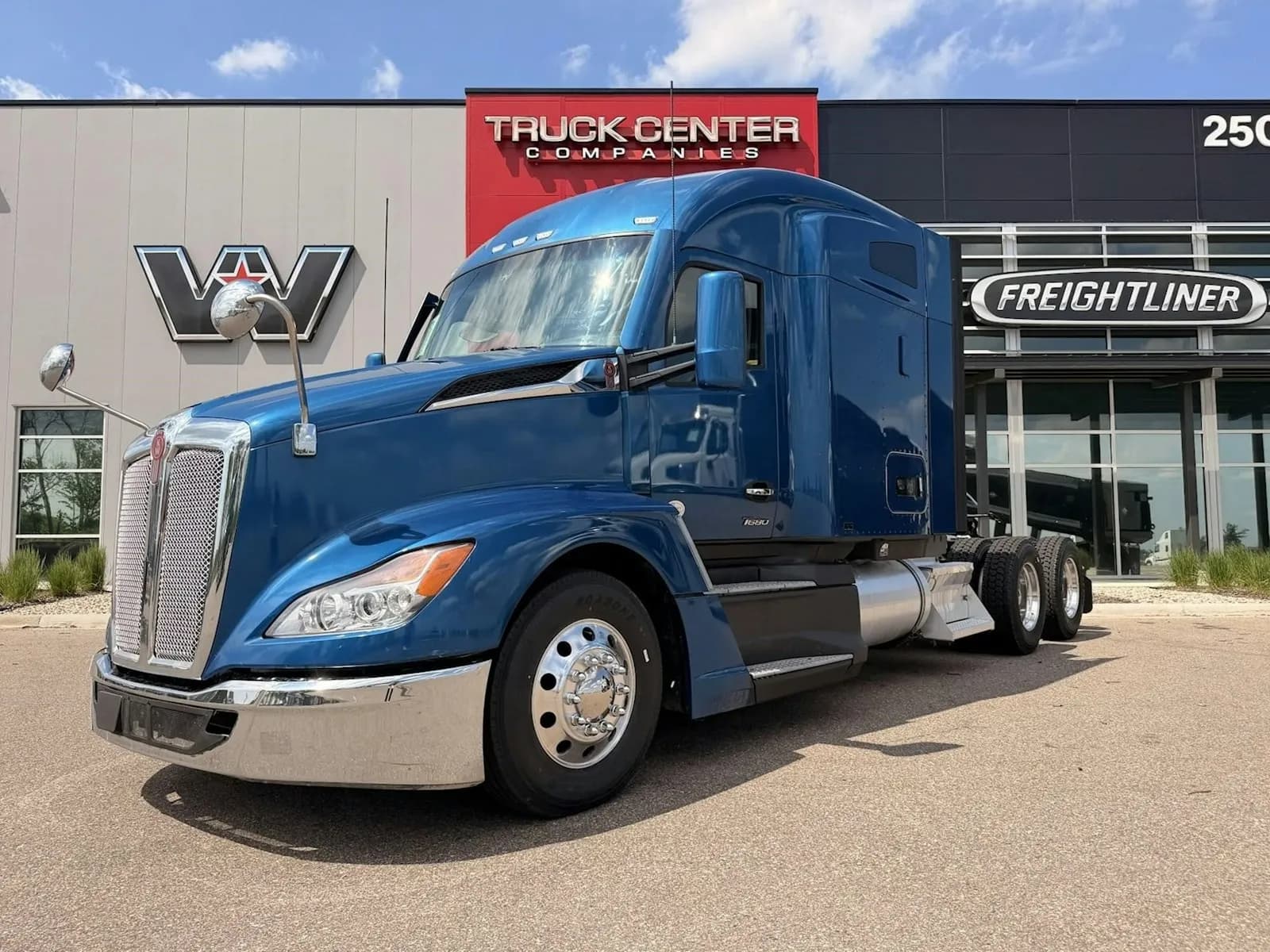 2023 Kenworth T680