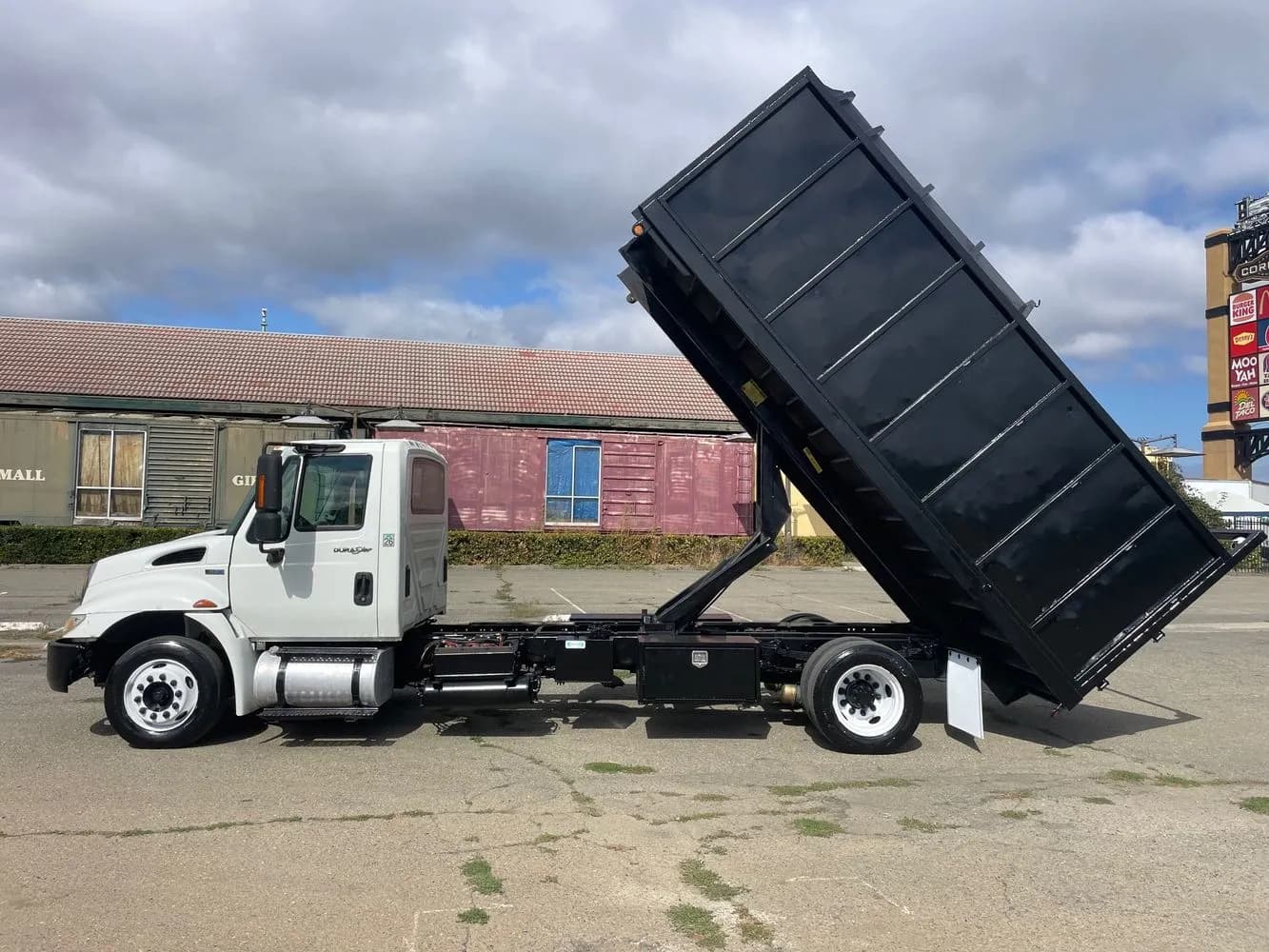 2012 International DuraStar 4300 - Chipper Trailers / Chipper Trucks