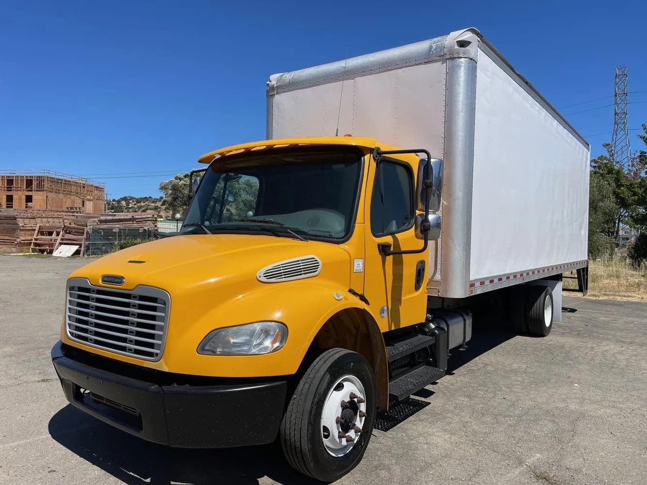 2019 Freightliner M2 106 - Box