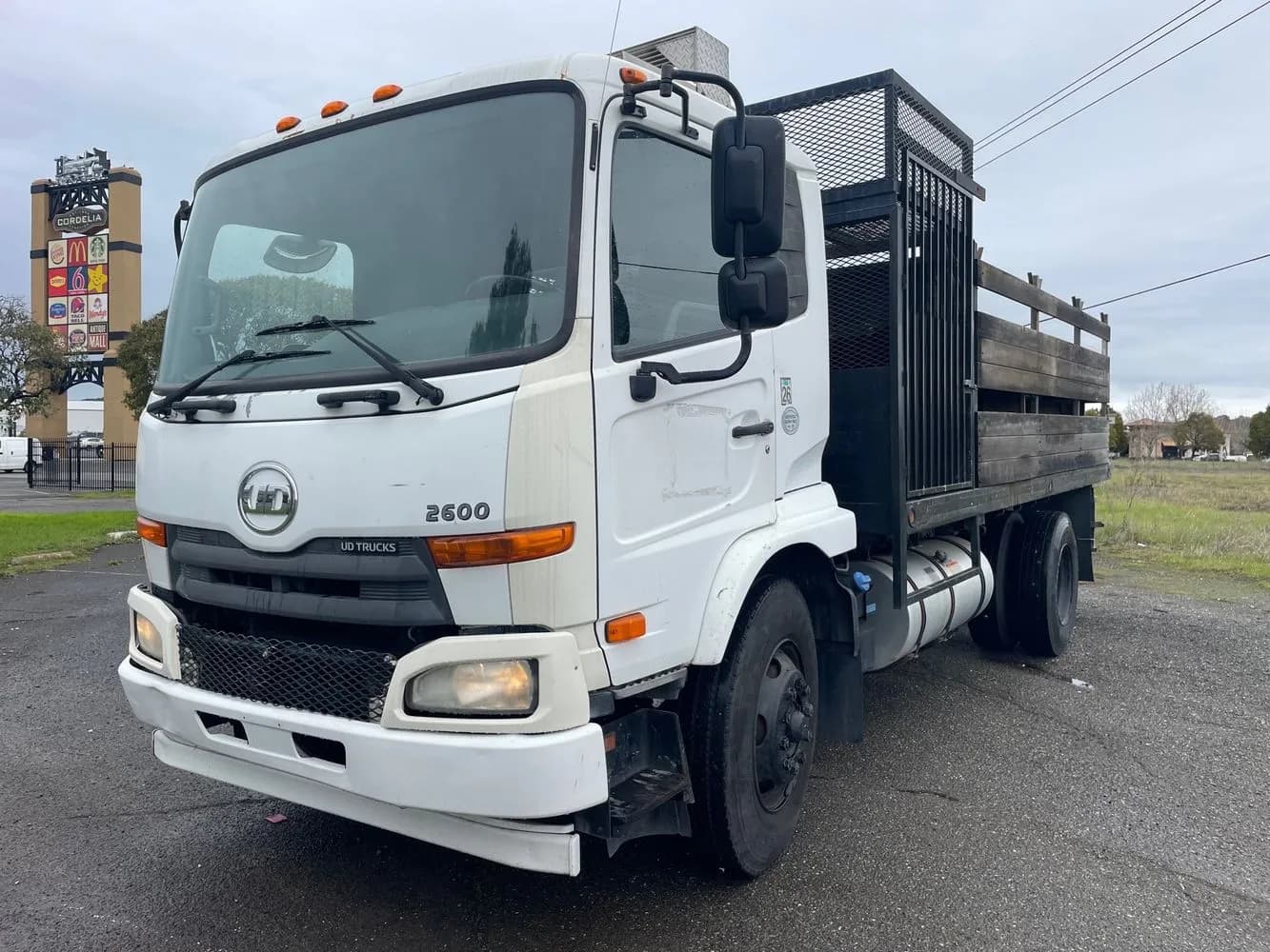 2012 UD UD2600 - Flatbed