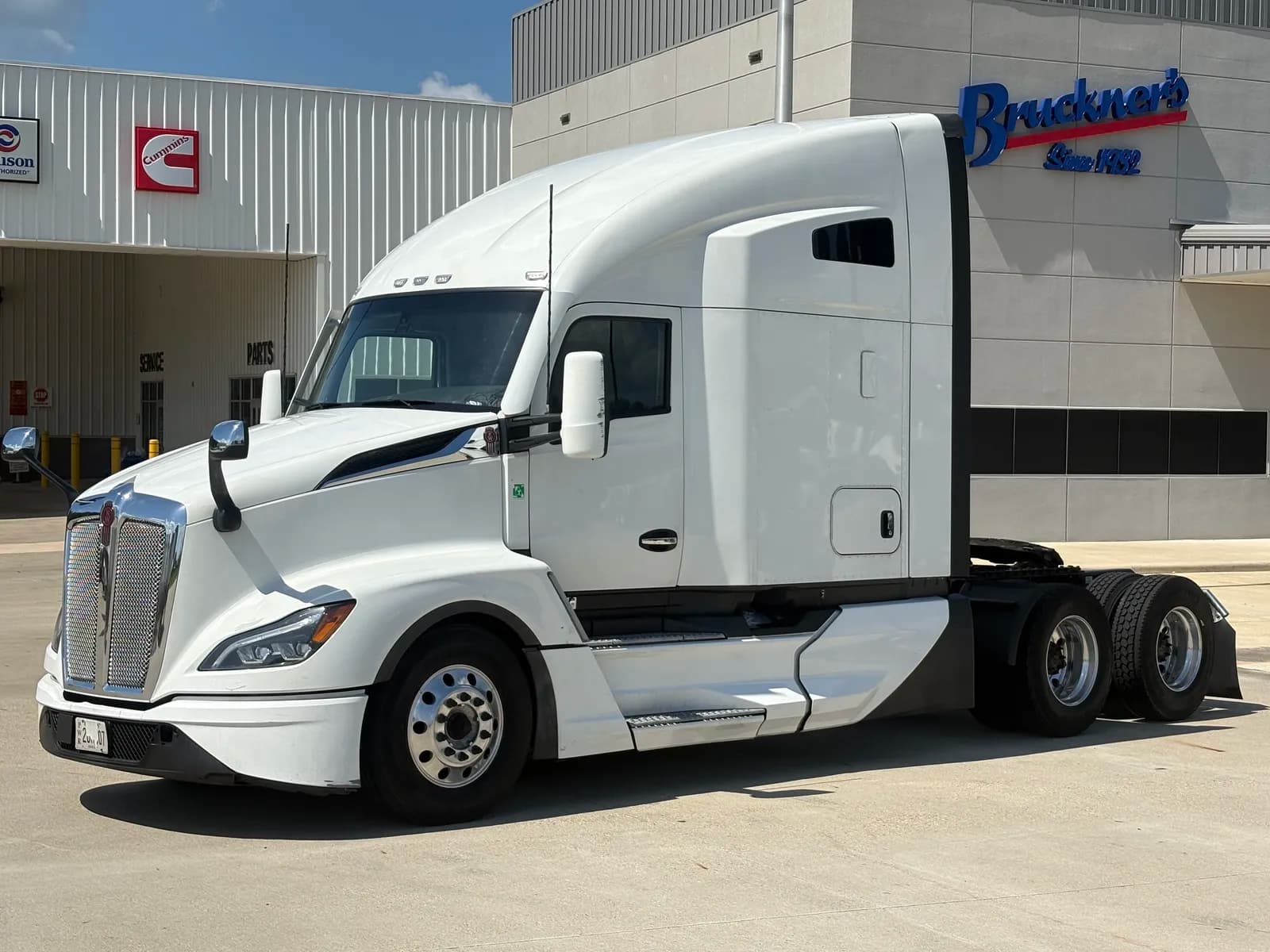 2022 Kenworth T680 - - Sleeper