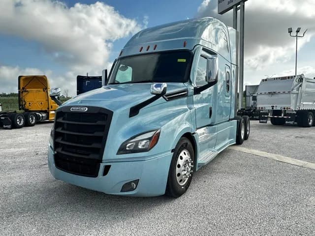 2023 Freightliner Cascadia - Sleeper