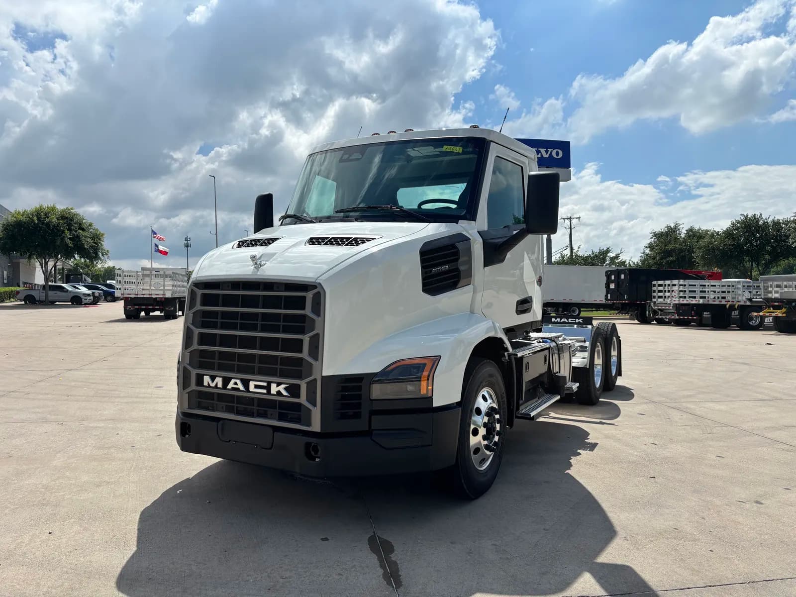 2027 Mack AN64T - Day Cab
