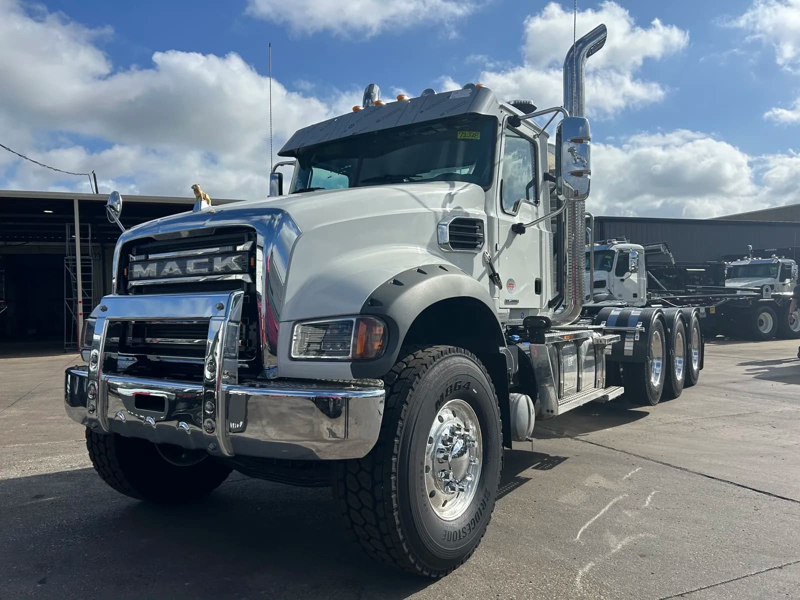 2027 Mack GR84FT