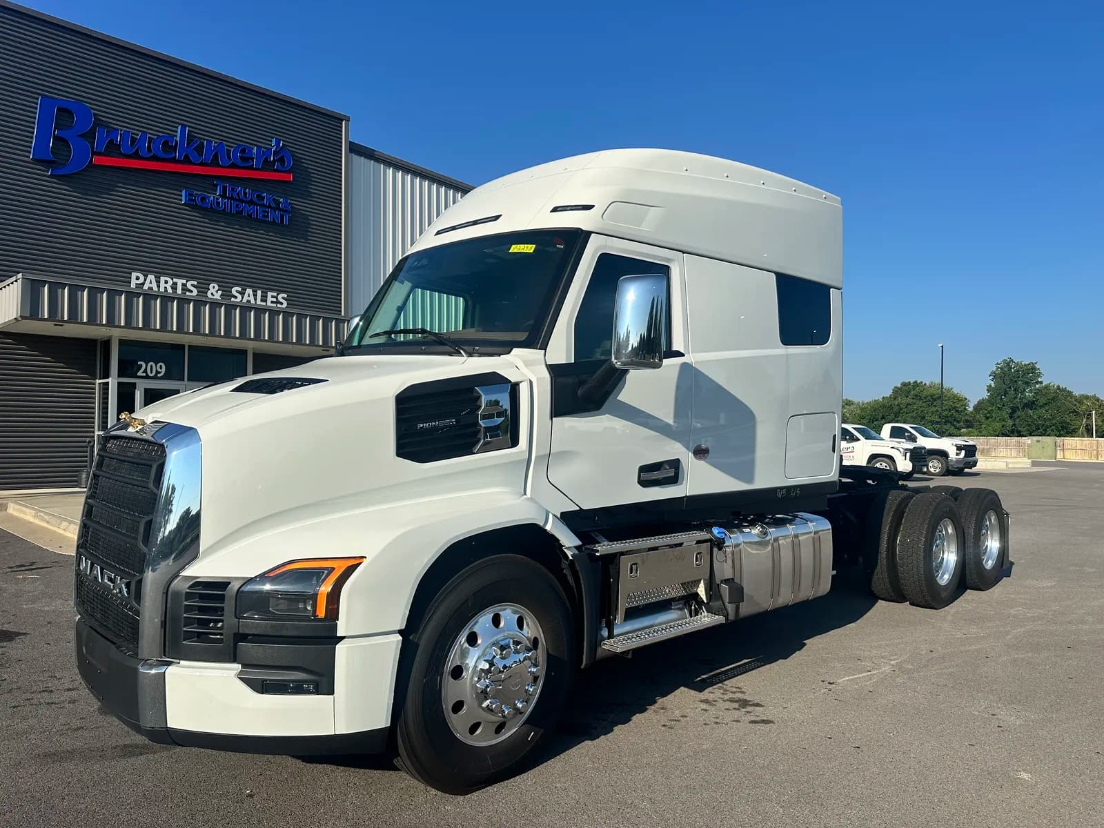 2027 Mack PR64T76M - Sleeper