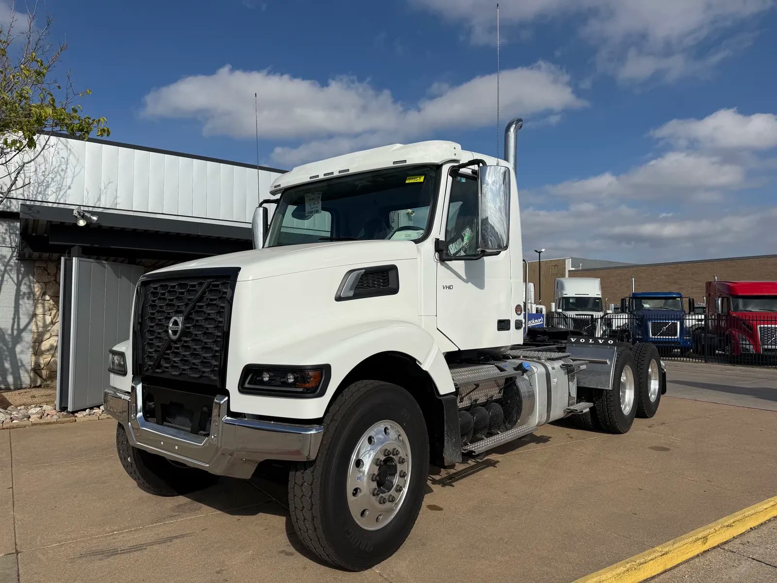 2026 Volvo VHD64FT300 - Day Cab