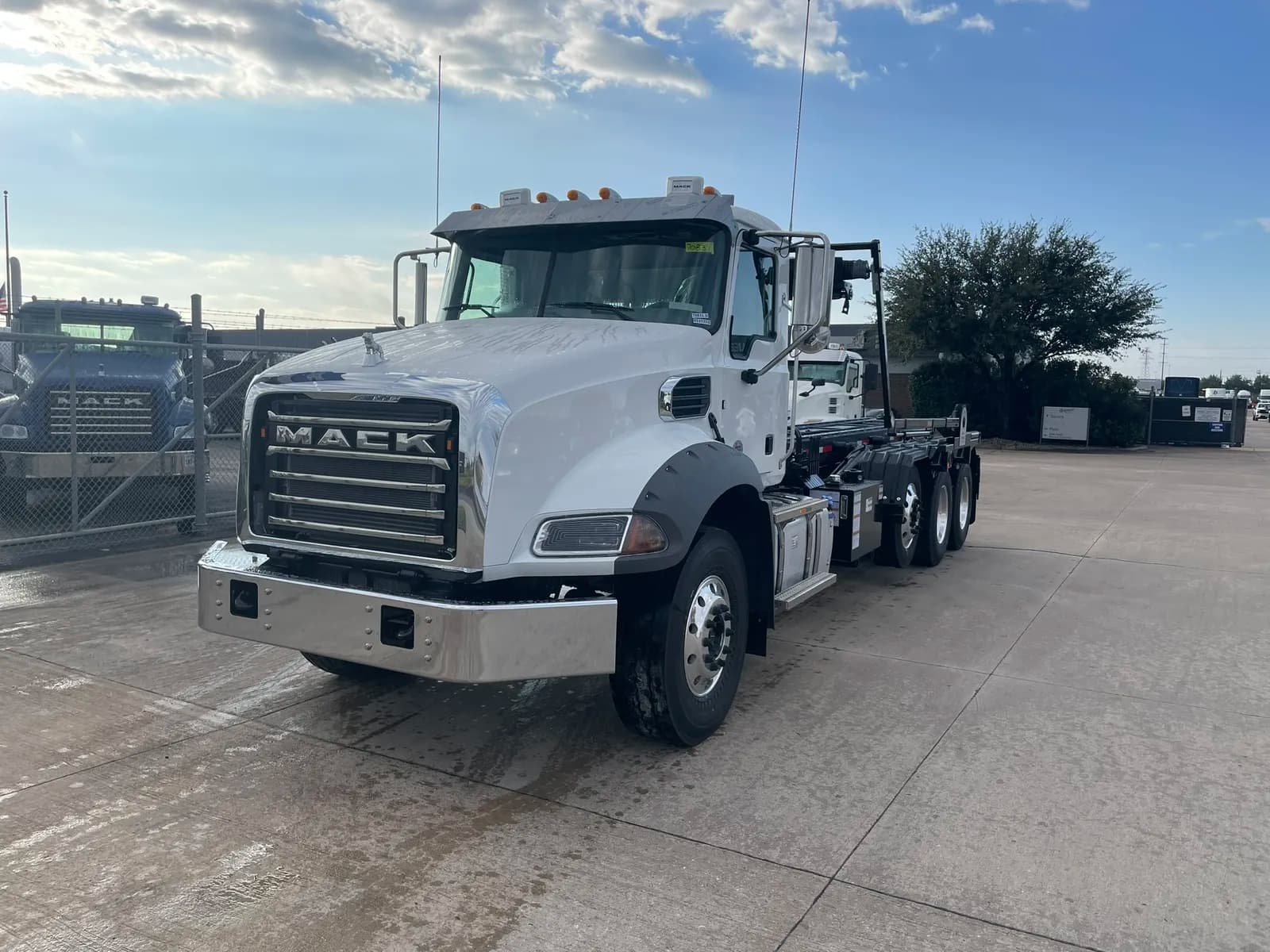 2026 Mack GR64B - Garbage