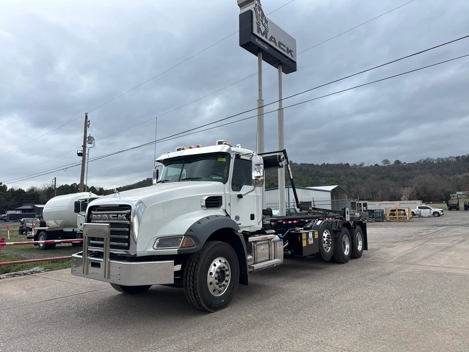 2026 Mack GR64B