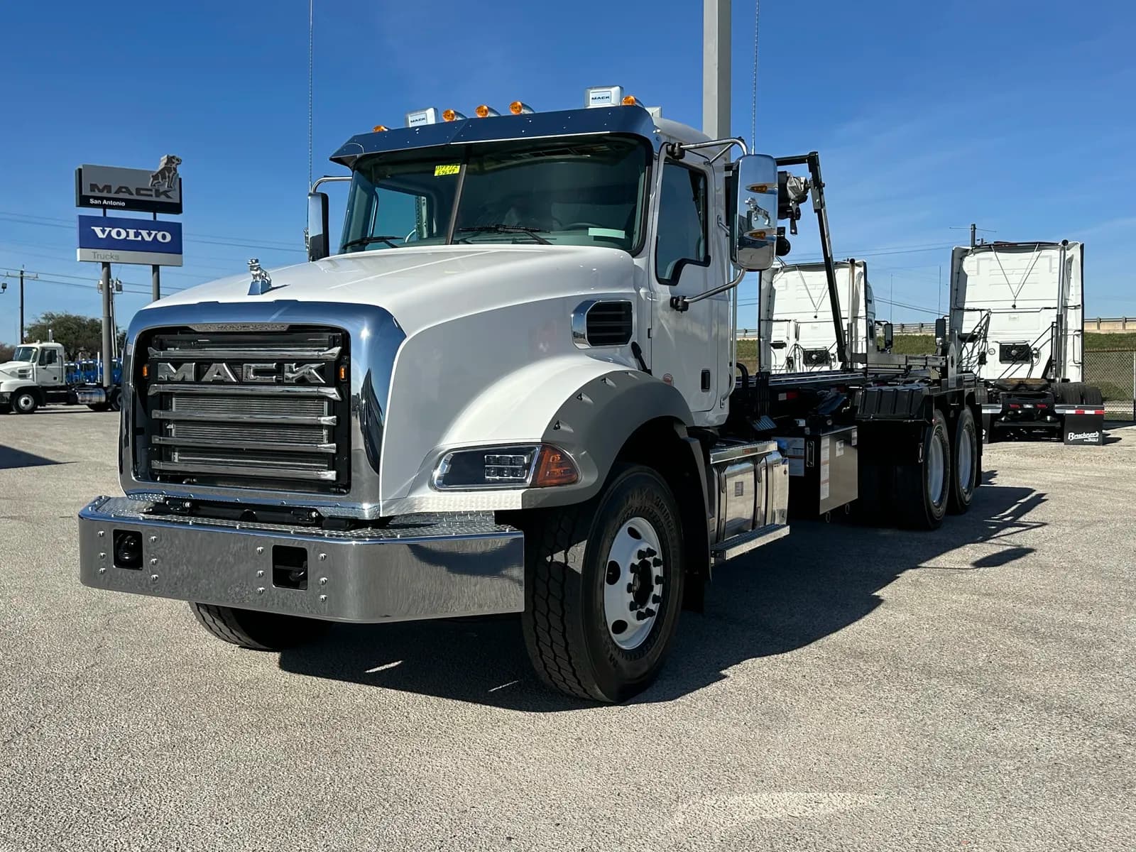 2026 Mack GR64B - Garbage