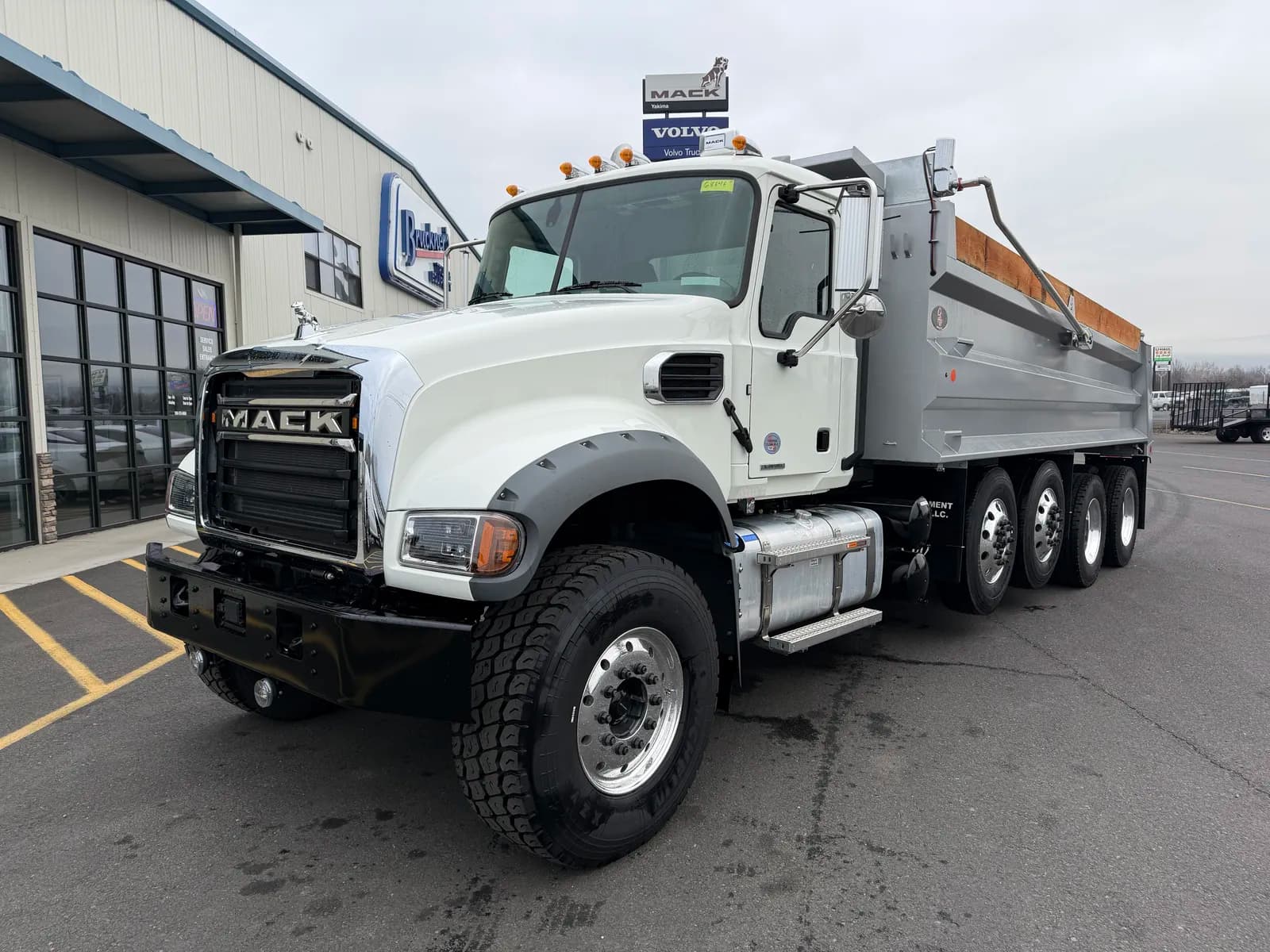 2025 Mack GR104F - Dump