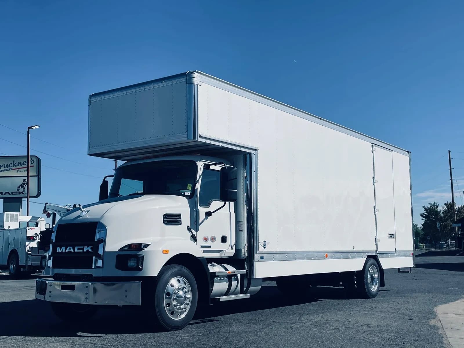 2026 Mack MD6 - Vans