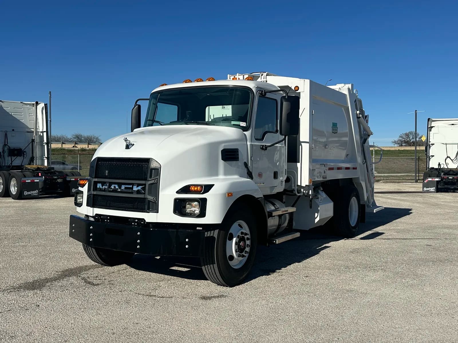 2026 Mack MD6 - Garbage