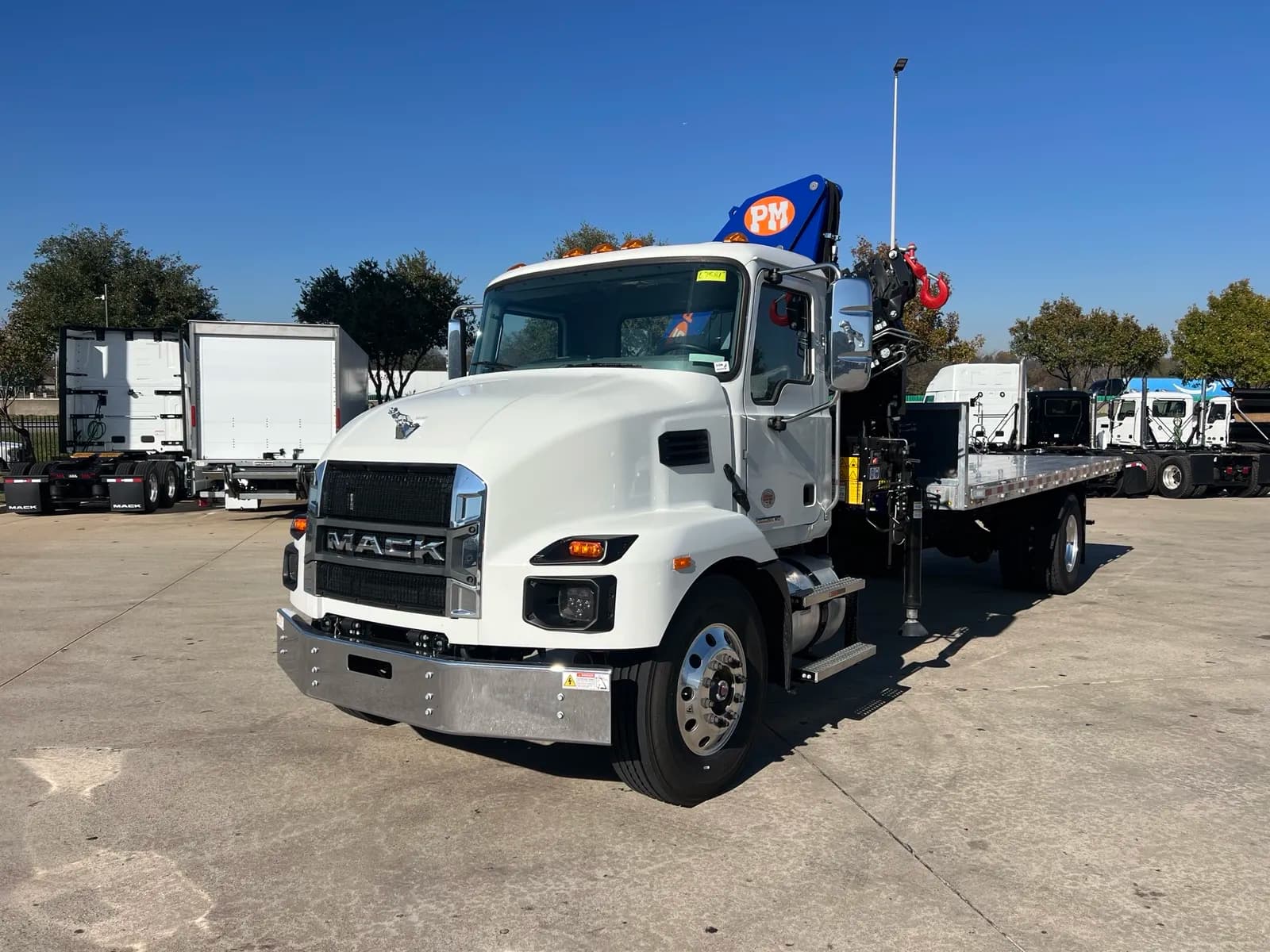 2025 Mack MD7 - Crane