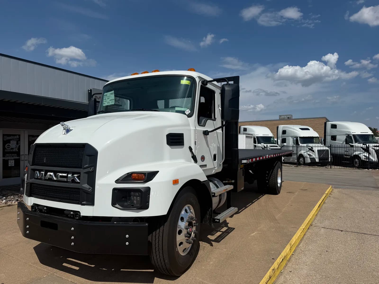 2026 Mack MD6 - Flatbed