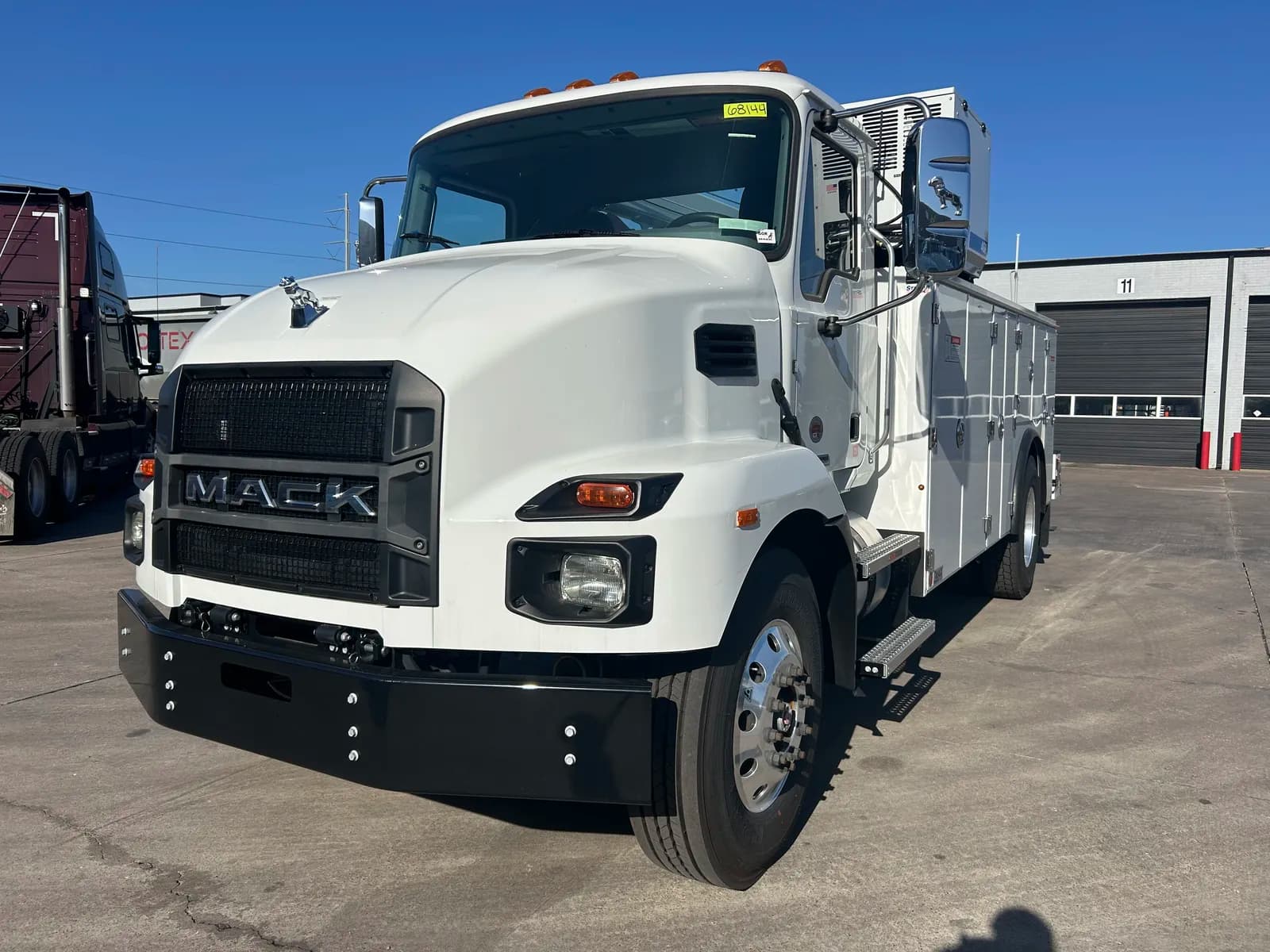 2025 Mack MD7 - Service