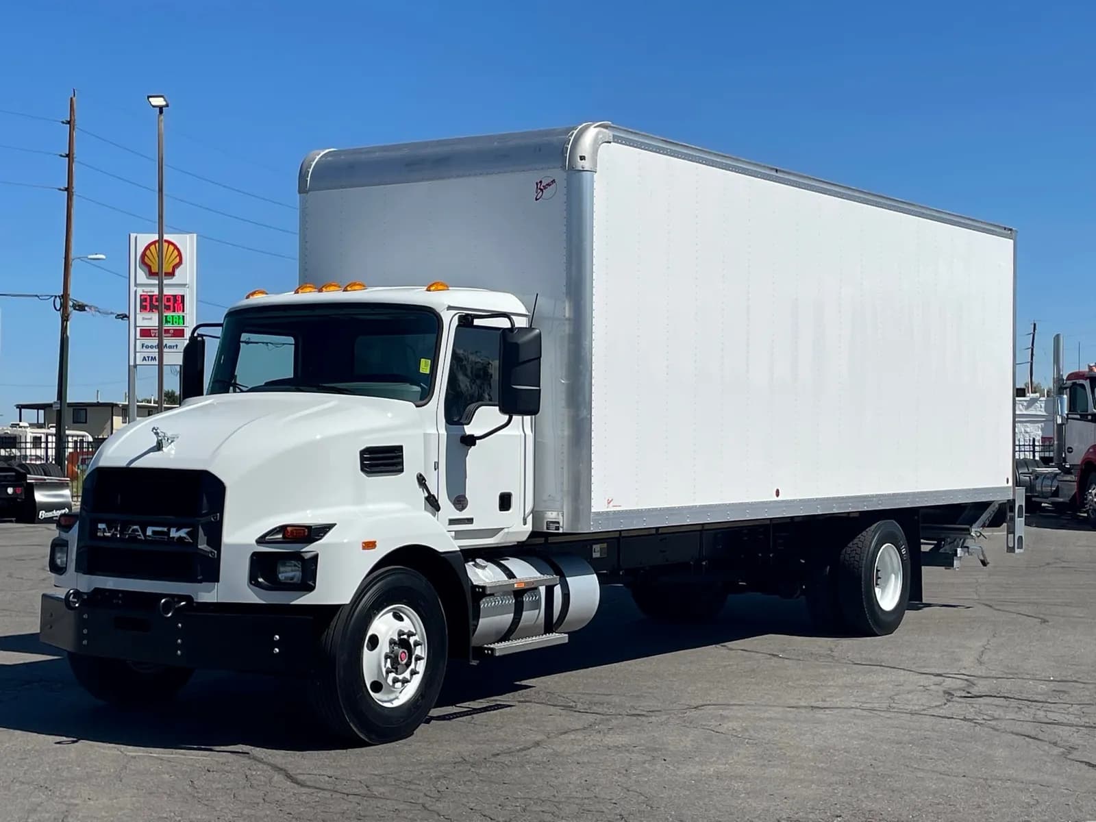 2025 Mack MD6 - Vans