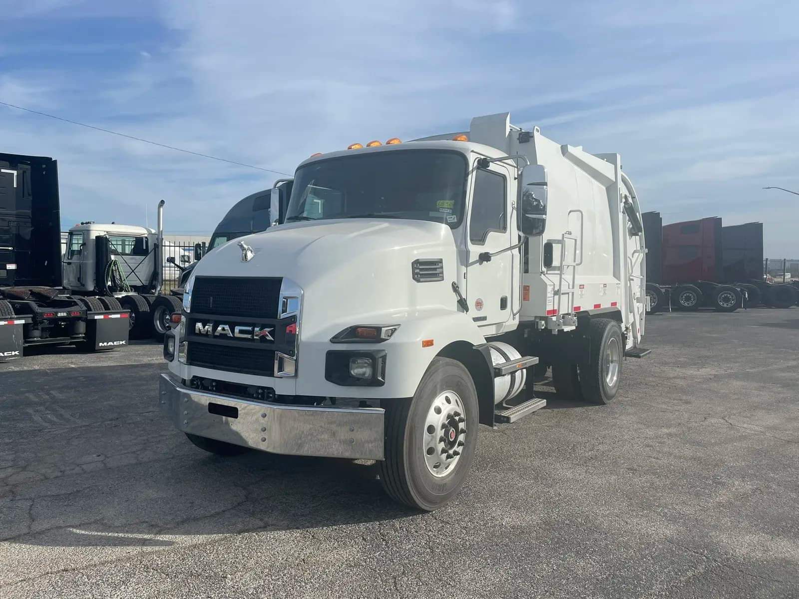 2026 Mack MD7 - Garbage