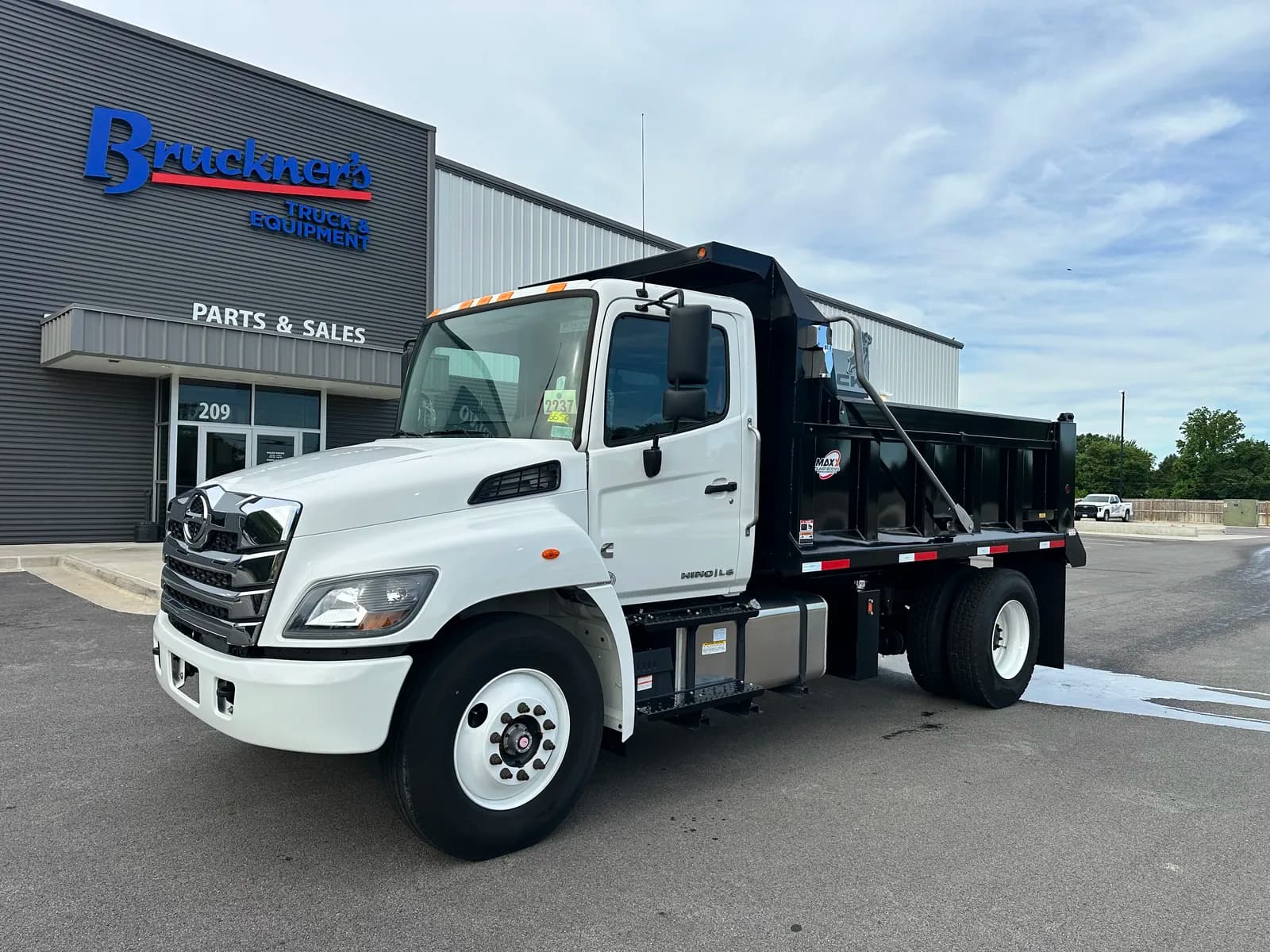2025 Hino L7 - Dump