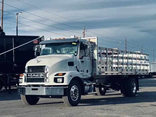 2025 Mack MD7 - Stake